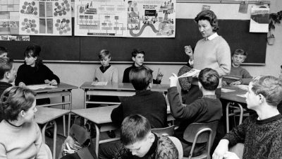 Schüler einer Volksschulklasse 1965 in Duisburg. (Archivfoto)