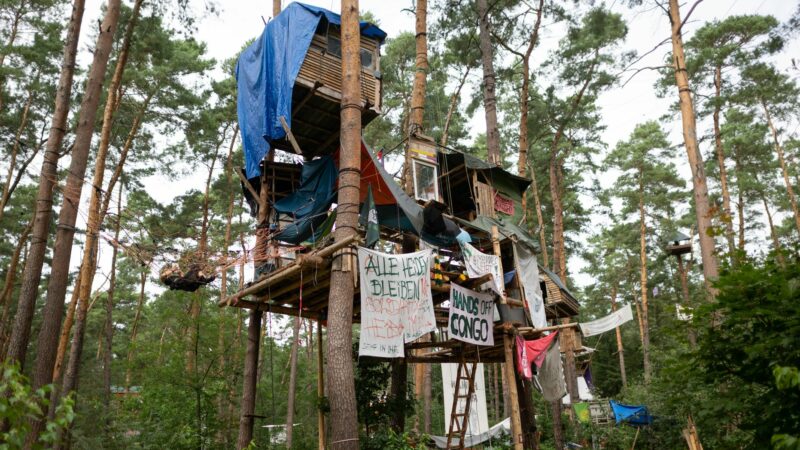 Das Protestcamp am Tesla-Werk existiert mittlerweile seit einem halben Jahr.