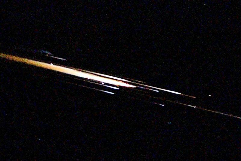 Ein Starlink-Satellit ist laut Bundesamt für Bevölkerungsschutz und Katastrophenhilfe (BBK) aus Süddeutschland sichtbar über der Schweiz in die Atmosphäre eingetreten.