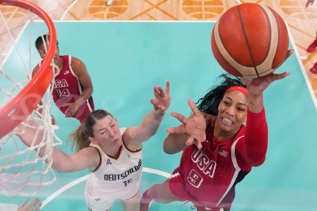 Luisa Geiselsoder (l.) und die deutschen Basketballerinnen verlangten Topfavorit USA alles ab.