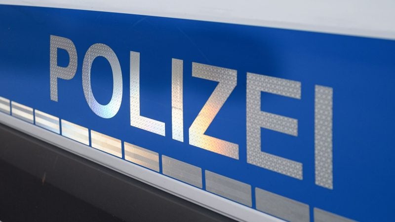 Ein 15-Jähriger ist auf einer Geburtstagsfeier mit einem Messerstich lebensgefährlich verletzt worden. (Symbolbild)