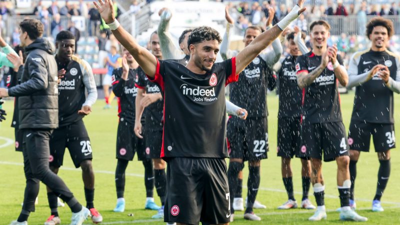 Gefeierter Mann beim Sieg in Kiel: Frankfurts Offensivass Omar Marmoush.