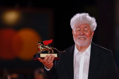Schweres Thema, leichter Film: Almodóvar gewinnt in Venedig