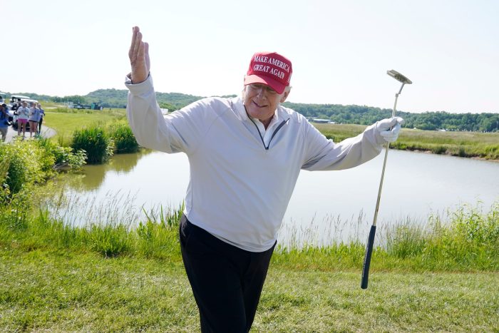 Trump spielt am Wochenende häufiger Golf in einem seiner Clubs. (Archivbild)