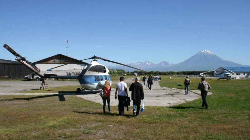 Ausflüge im Hubschrauber auf Kamtschatka sind bei Touristen beliebt. Doch nun sind nach einem Absturz viele Leichen entdeckt worden. (Archivbild)