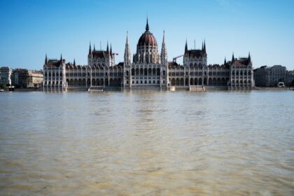 Hochwasser: Donau in Budapest erreicht höchsten Stand seit zehn Jahren