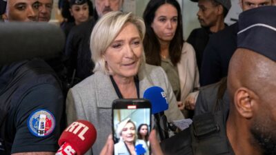 Marine Le Pen wegen Veruntreuung öffentlicher Gelder vor Gericht.