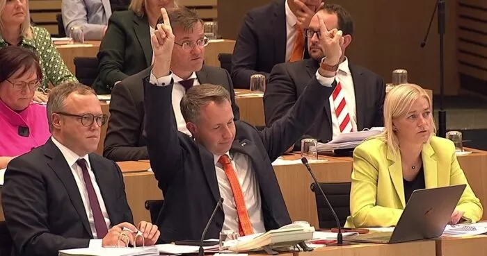 Andreas Bühl, der Parlamentarische Geschäftsführer der CDU-Fraktion im Thüringer Landtag, unterbrach den Alterspräsidenten Jürgen Treutler (AfD) immer wieder. Foto: Screenshot/mdr