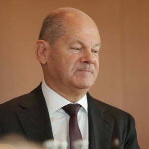 „Zusammenbruch der Scholz-Regierung“ und Vergleich mit 1933 – ausländische Medien über die Landtagswahlen