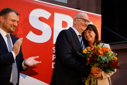 TICKER: Über 60-Jährige retteten die SPD – in allen anderen Altersgruppen liegt die AfD vorn