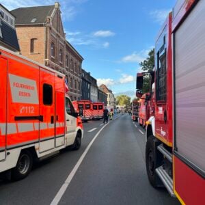 Syrer festgenommen, Machete sichergestellt: 31 Verletzte von zwei Bränden, zweimal mit Auto in Geschäfte gerast