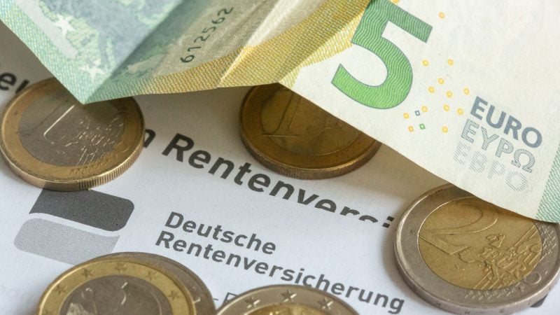 Wer über das Rentenalter arbeitet, soll künftig eine Prämie bekommen können. Das können mehrere Tausend Euro sein. (Illustration)