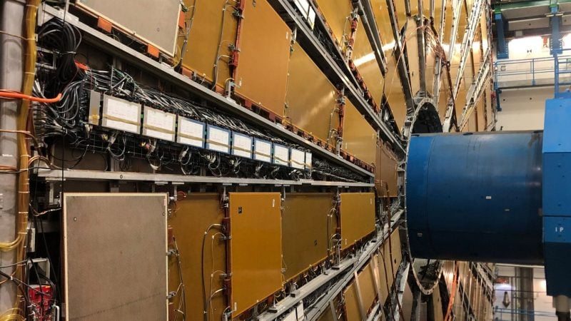 Die gigantische Maschine, der Teilchenbeschleuniger LHC, liegt in einem 27 Kilometer langen Tunnel unter der Erde im schweizerisch-französischen Grenzgebiet (Archivbild)