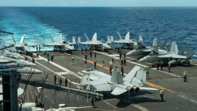 Die USA ziehen den Flugzeugträger „USS Theodore Roosevelt“ aus dem Roten Meer ab. (Archivbild)