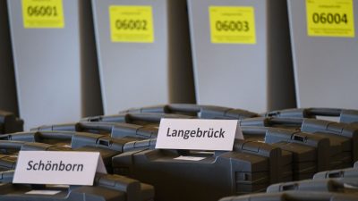 Bei der Landtagswahl am 1. September waren in Dresden und Umgebung Briefwahlzettel aufgetaucht, die zugunsten der rechtsextremen Kleinstpartei Freie Sachsen manipuliert worden waren. (Archivbild)