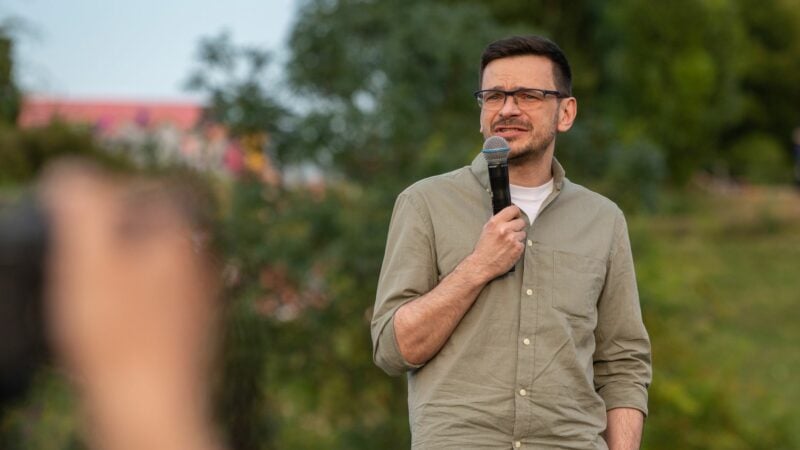 Ilja Jaschin bei einer Veranstaltung im Berliner Mauerpark kurz nach seiner Freilassung. Dort betonte er seine Solidarität mit der Ukraine. (Archivbild)