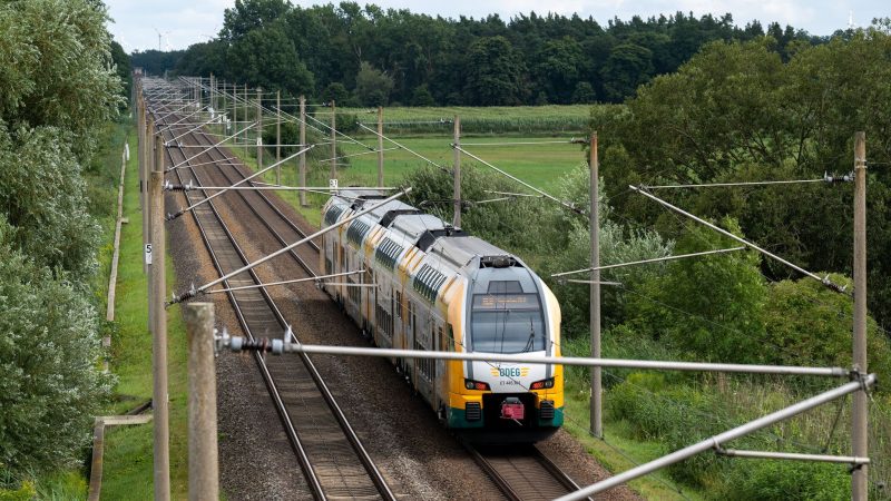 Das Deutschlandticket verursacht hohe Kosten - Bund und Länder streiten seit langem über die Finanzierung.