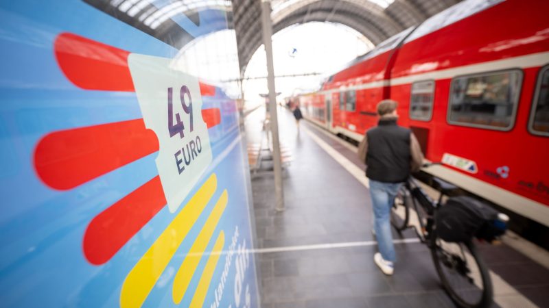 Das Deutschlandticket wird 2025 teurer. (Archivbild)