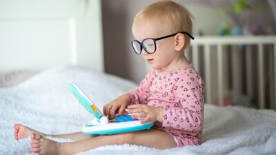 Wie „smarte Spielzeuge“ Ihre Kinder ausspionieren