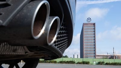 Bei VW in Wolfsburg herrscht nach den verschärften Sparplänen Verunsicherung in der Belegschaft. (Archivbild)