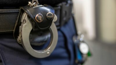 Niedersachsen: 21-Jähriger würgt Polizist bis zu Bewusstlosigkeit