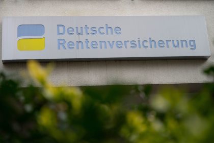 Panne bei Pflegeversicherungsbeiträgen: Rentner zahlen „Zwangszinsen“