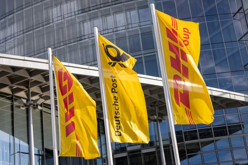 Die DHL Group hat weltweit rund 600.000 Mitarbeiterinnen und Mitarbeiter.
