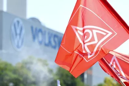 VW-Tarifverhandlungen: IG Metall stellt sich kämpferisch - VW warnt, „die Situation ist ernst“