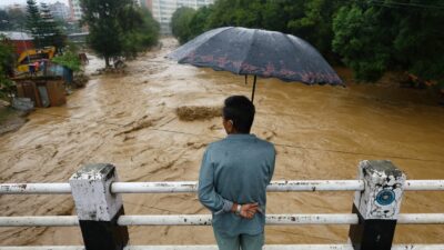 Überschwemmungen in Nepal: Zahl der Toten steigt über 140