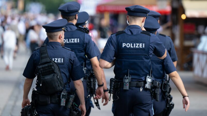 Hunderte Polizeibeamte sichern das Volksfest. (Archivbild)