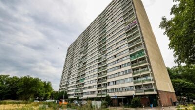 Problemhochhaus in Duisburg: Großrazzia gegen Kindergeldbetrüger