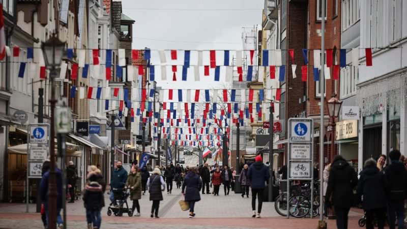 Viele Menschen in Deutschland kaufen in Klein- und Mittelstädten ein.