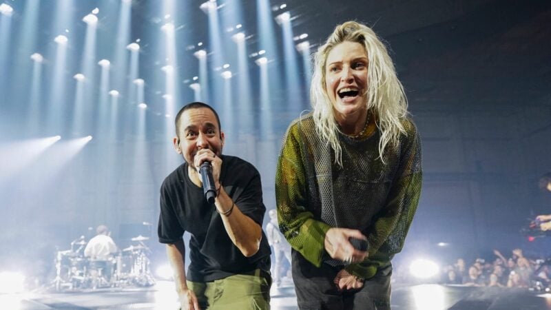 Mike Shinoda (l) und Emily Armstrong, die neue Frontfrau von Linkin Park.