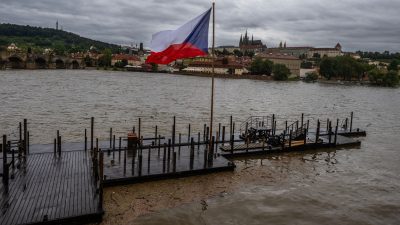 35 Verletzte bei Zusammenstoß von zwei Personenzügen in Prag