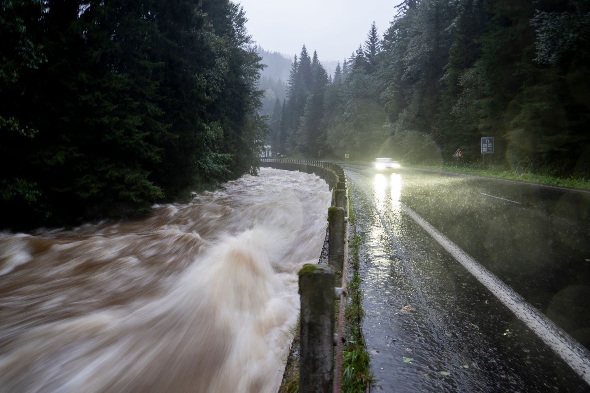 Floods in Austria, Poland and the Czech Republic - Carolabrücke debris removed