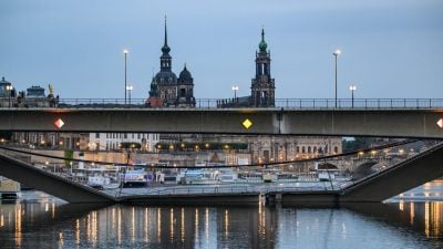 Eine Straßenbahn war glücklicherweise gerade nicht auf der Brücke, als sie einstürzte.