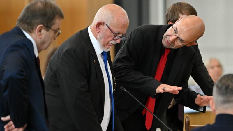 Bei der ersten Sitzung des Thüringer Landtags gibt es scharfe Kritik an den Alterspräsidenten der AfD, Jürgen Treutler (Mitte).