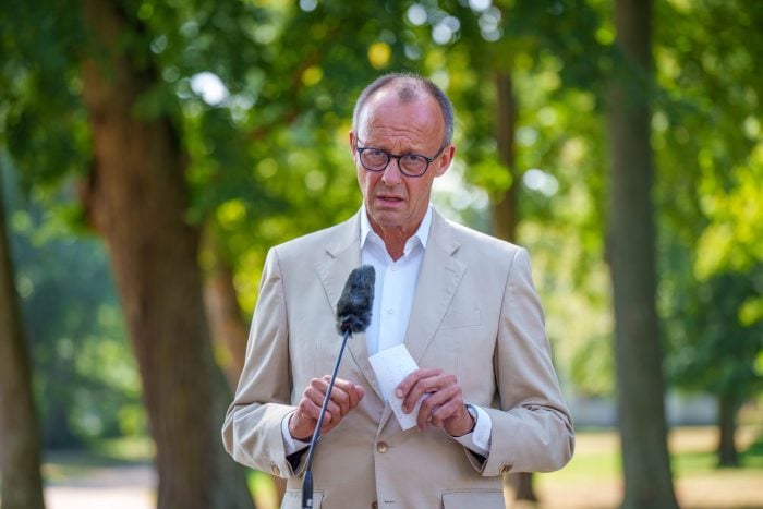 CDU-Chef Friedrich Merz macht in der Migrationsdebatte weiter Druck auf Kanzler Olaf Scholz. 