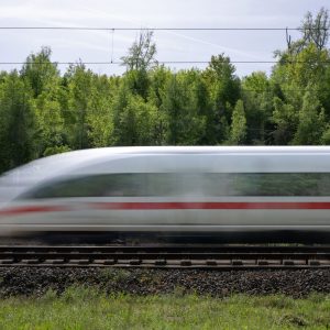 Bahn will auf überlasteten Strecken Zugangebot reduzieren