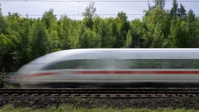 Bahn will auf überlasteten Strecken Zugangebot reduzieren