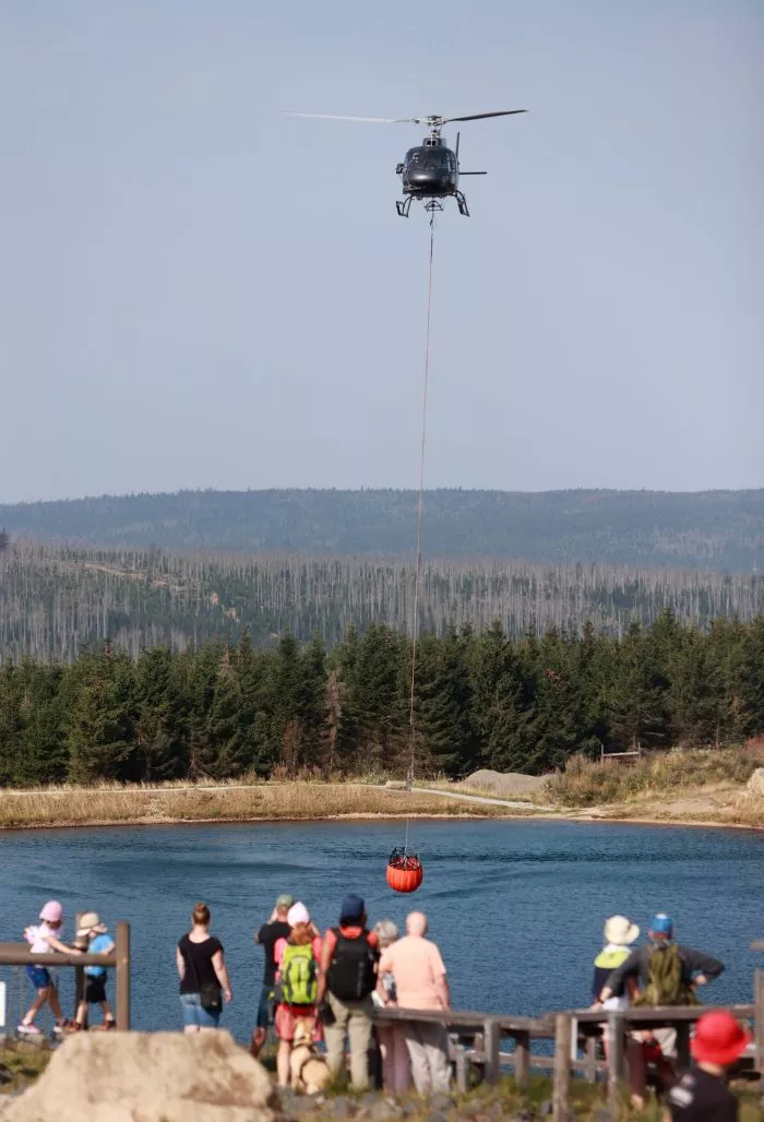 Die Feuerwehr stellt sich auf einen tagelangen Einsatz ein.