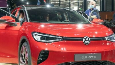 Ein VW ID.5 bei der Vorstellung des Modells. Auch dieses Elektroauto wird vom Kraftfahrtbundesamt als SUV geführt.