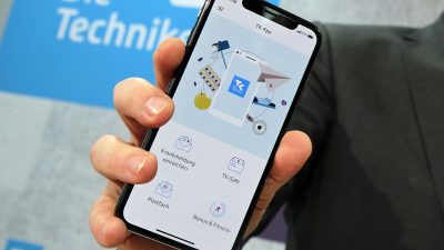 App statt Aktenordner: Mit der elektronischen Patientenakte sollen Versicherte ihre Gesundheitsdaten immer per Smartphone griffbereit haben. (Symbolbild)