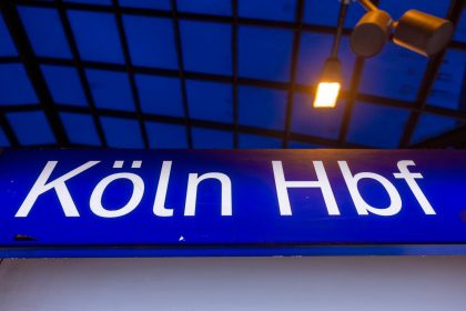 Mann am Kölner Hauptbahnhof von Zug überrollt und getötet
