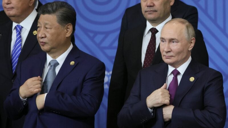 Der chinesische Präsident Xi Jinping (l) und der russische Präsident Wladimir Putin beim Brics-Gipfel in Kasan.