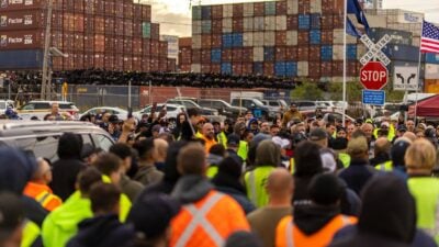 Hafenarbeiter beim Streik in Newark im Bundesstaat New Jersey.