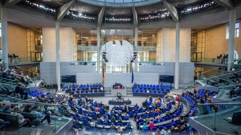 Der Bundestag stimmt namentlich über das «Sicherheitspaket« ab. (Archivbild)