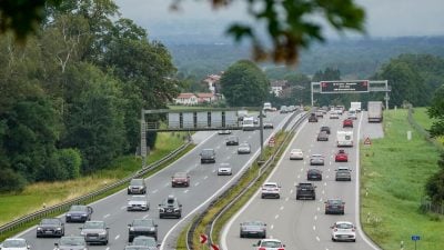 Auch ohne Tempolimit: Autofahrer sind langsamer auf den Autobahnen unterwegs