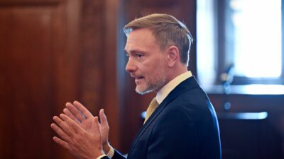 Lindner ist für Gespräche mit Unternehmern in New York und reist dann zum Internationalen Währungsfonds weiter.