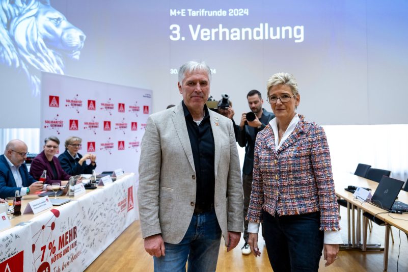 Die Tarifpartner in Bayern laufen sich warm für einen Pilotabschluss.